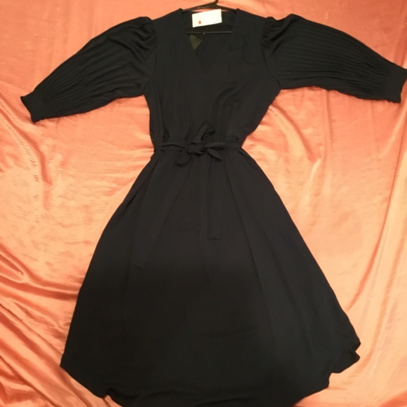 NWT Current Air LA V-Neck Midi Size M Navy Pleated Sleeve - Picture 2 of 4